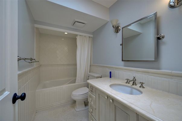 Bathroom, Interior, Recessed Lighting
