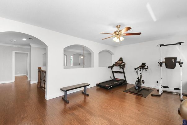 Fitness Equipment, Interior, Recessed Lighting, Wood Texture Flooring
