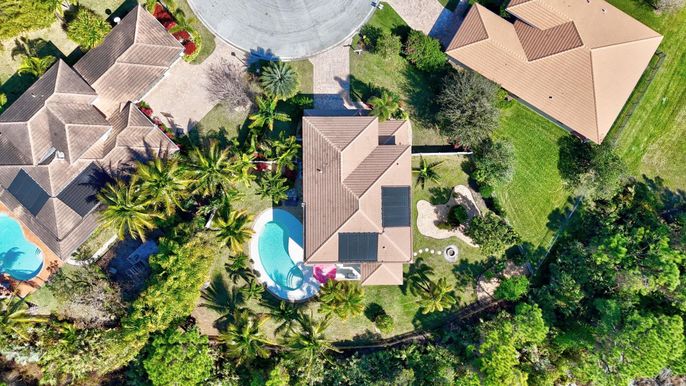 Exterior, Drone