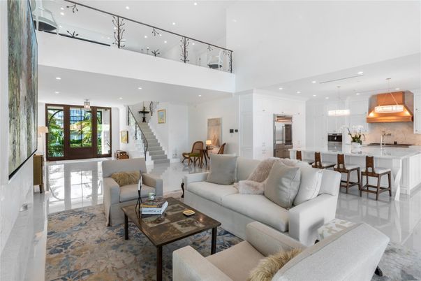 Dining room, Interior, Kitchen, Living room, Pendant Lights, Recessed Lighting, Stainless Steel Appliances