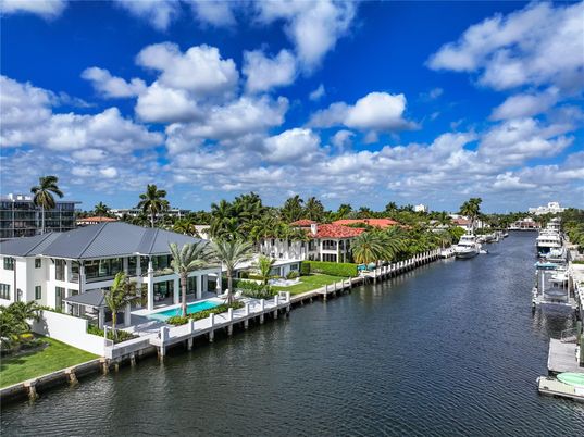 Exterior, Lake