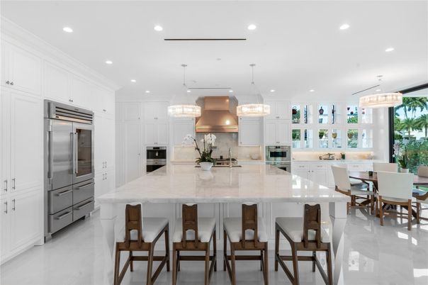 Chandelier, Dining room, Interior, Kitchen, Pendant Lights, Recessed Lighting, Stainless Steel Appliances
