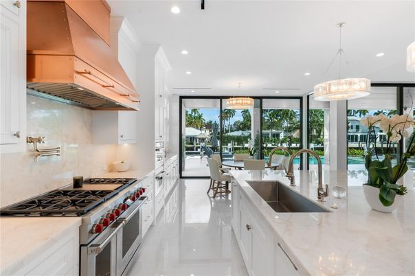 Chandelier, Dining room, Interior, Kitchen, Pendant Lights, Recessed Lighting, Stainless Steel Appliances