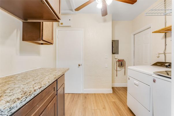 Interior, Washer, Wood Texture Flooring