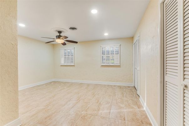 Empty room, Interior, Recessed Lighting