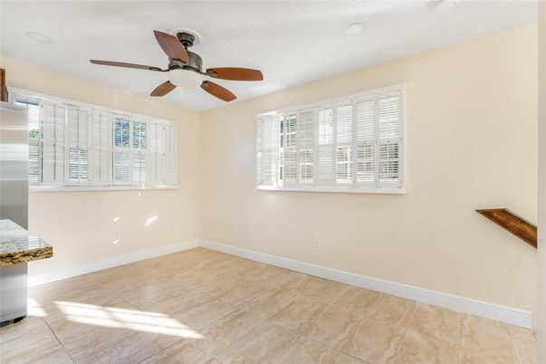 Empty room, Interior