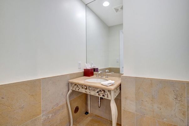 Bathroom, Interior, Recessed Lighting