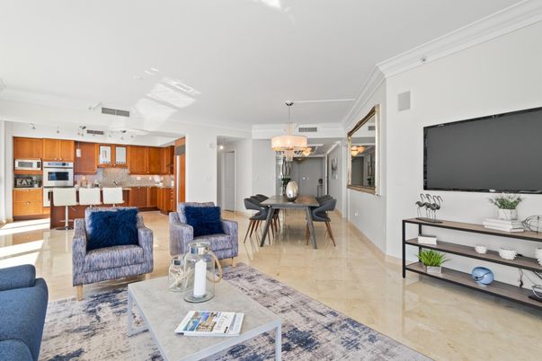 Dining room, Interior, Kitchen, Living room, Pendant Lights, Stainless Steel Appliances