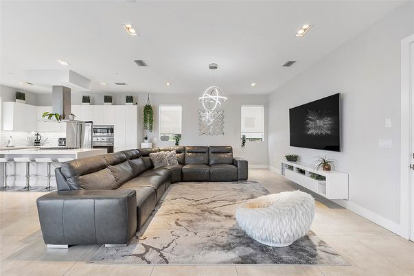 Interior, Kitchen, Living room, Pendant Lights, Recessed Lighting, Stainless Steel Appliances