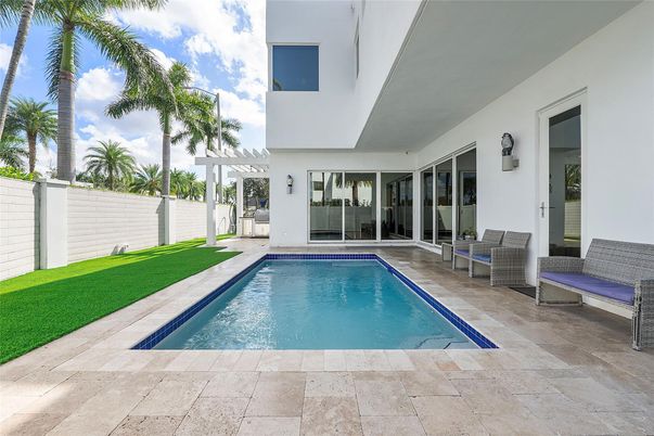 Exterior, Pool