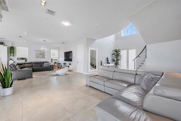 Interior, Living room, Pendant Lights, Recessed Lighting