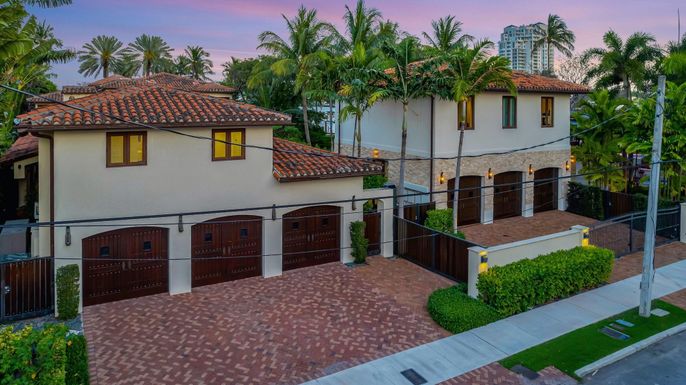 Attached, Exterior, Facade, Spanish Mediterranean