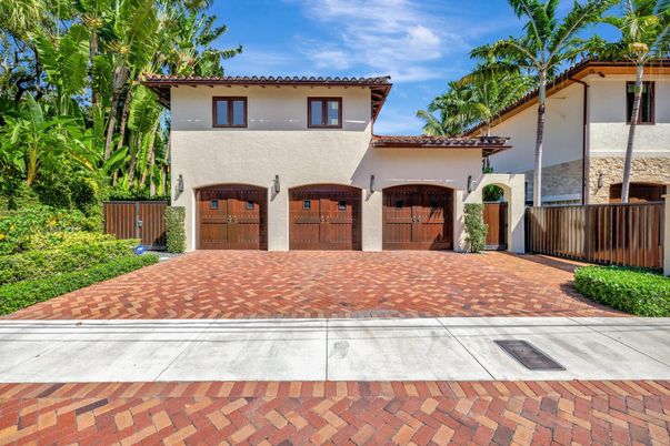 Attached, Exterior, Facade, Mediterranean