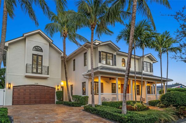 Attached, Exterior, Facade, Mediterranean