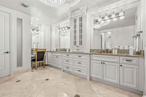 Bathroom, Dual Sink Vanities, Interior, Recessed Lighting