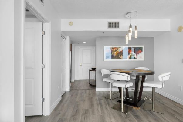 Interior, Pendant Lights, Recessed Lighting, Wood Texture Flooring