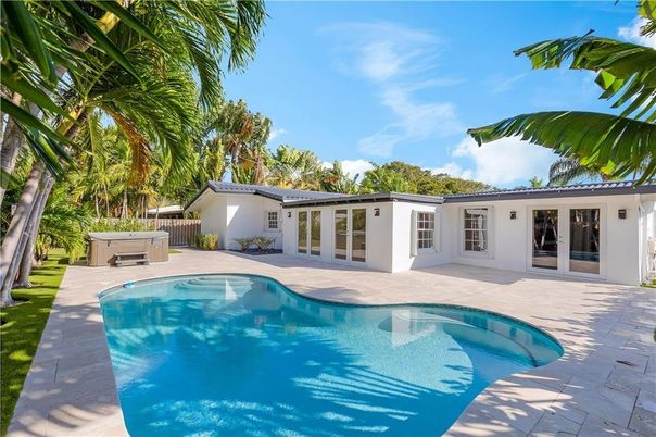 Exterior, Hot Tub, Pool