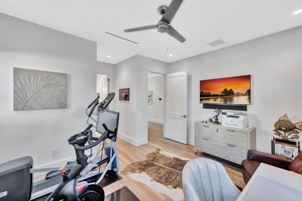 Fitness Equipment, Interior, Recessed Lighting, Wood Texture Flooring