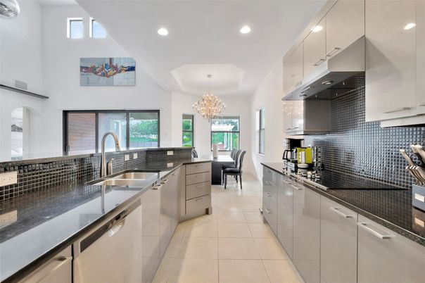 Chandelier, Dining room, Interior, Kitchen, Recessed Lighting, Stainless Steel Appliances