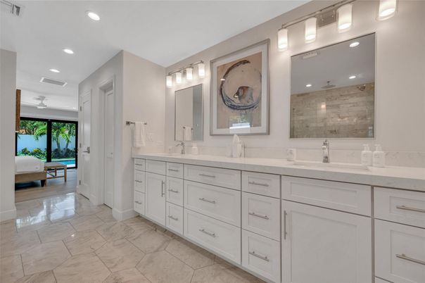 Bathroom, Dual Sink Vanities, Interior, Recessed Lighting