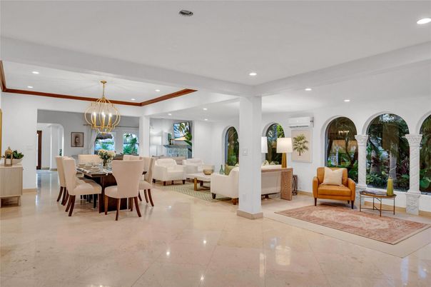 Chandelier, Dining room, Interior, Living room, Pendant Lights, Recessed Lighting
