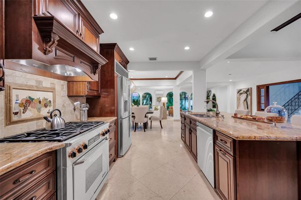 Dining room, Interior, Kitchen, Recessed Lighting, Stainless Steel Appliances
