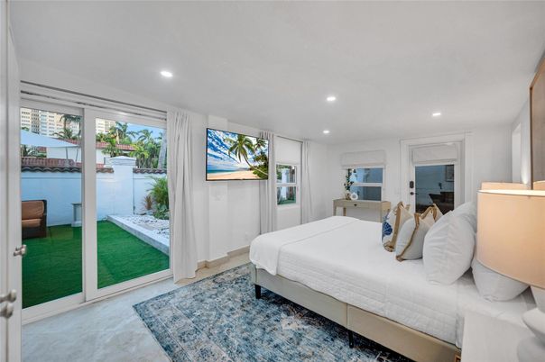Bedroom, Interior, Recessed Lighting, Water