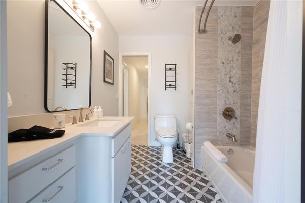 Bathroom, Dual Sink Vanities, Interior