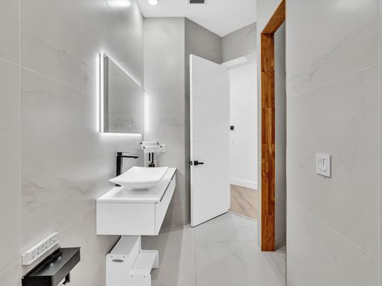 Bathroom, Interior, Marble, Marble Walls, Recessed Lighting