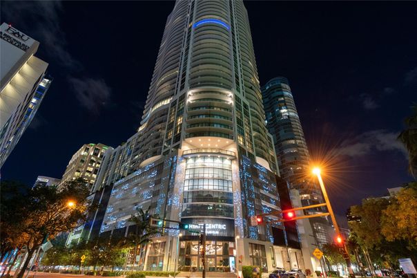Exterior, Facade, Condo Building
