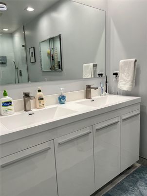 Bathroom, Dual Sink Vanities, Interior, Recessed Lighting