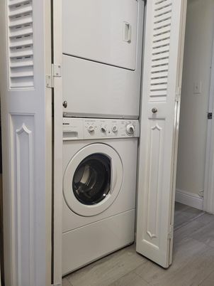 Interior, Utility Closets, Washer, Wood Texture Flooring