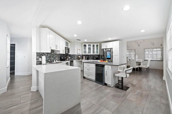 Dining room, Interior, Kitchen, Recessed Lighting, Stainless Steel Appliances