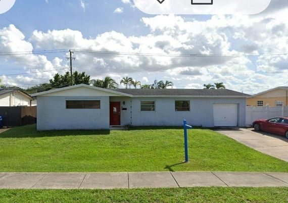 Attached, Exterior, Facade, Ranch