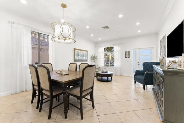 Dining room, Interior, Pendant Lights, Recessed Lighting