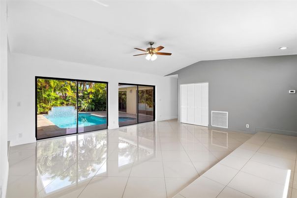 Empty room, Interior, Recessed Lighting