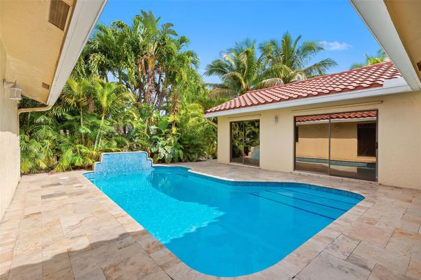 Exterior, Pool