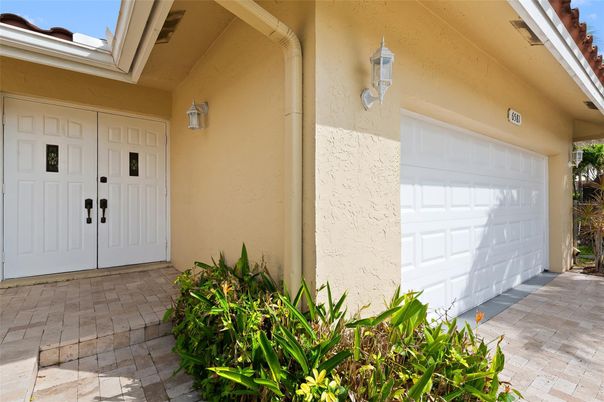 Detached Garage, Exterior