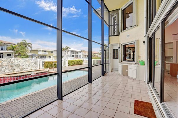 Interior, Pool, Sun Room