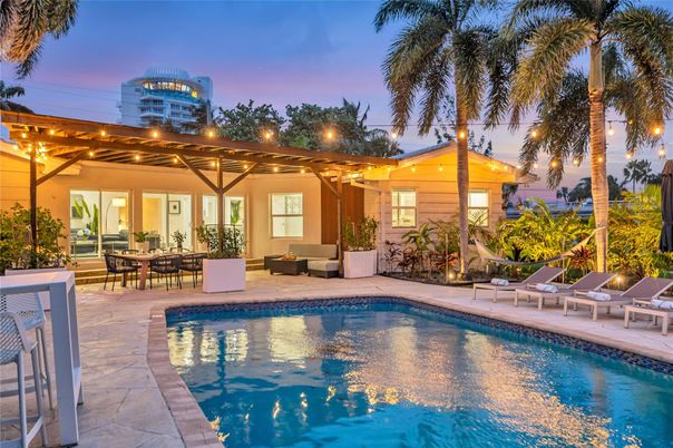 Exterior, Pool