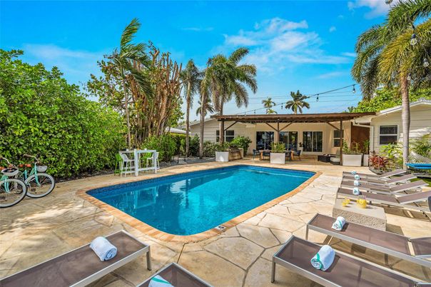Exterior, Pool