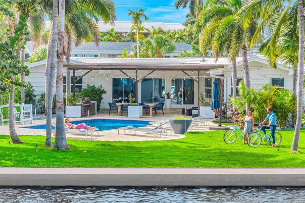 Exterior, Pool, Water