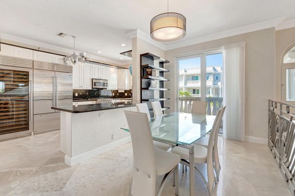 Dining room, Interior, Kitchen, Pendant Lights, Recessed Lighting, Stainless Steel Appliances