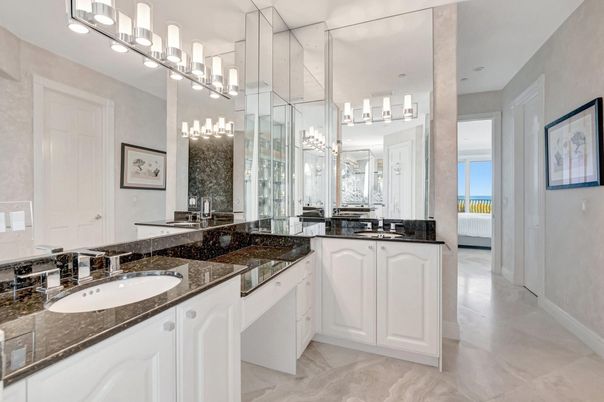 Bathroom, Dual Sink Vanities, Interior