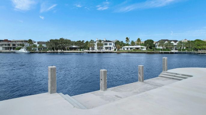 Exterior, Lake