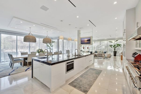 Dining room, Interior, Kitchen, Living room, Pendant Lights, Recessed Lighting, Stainless Steel Appliances