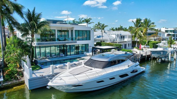 Exterior, Lake