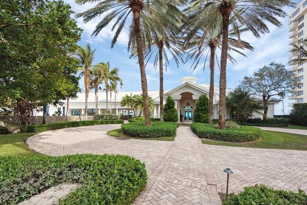 Backyard, Exterior, Facade, Water, None