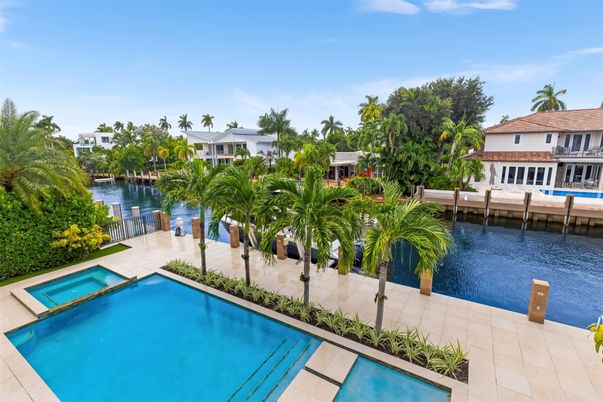 Exterior, Pool, Water