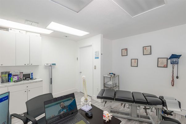 Fitness Equipment, Interior, Recessed Lighting, Wood Texture Flooring